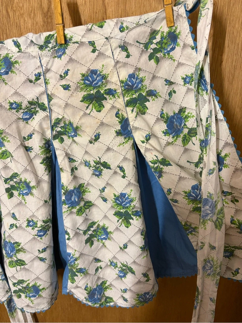 Vintage-Style Floral Kitchen Apron